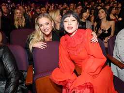 Abrams - получила награду Breakthrough Artist Award на iHeartRadio Music Awards 2025
