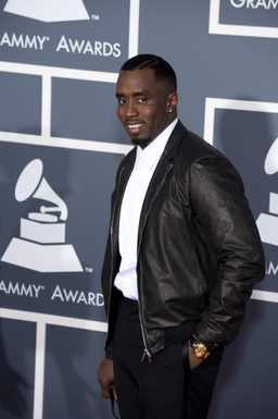 Diddy - обвиняется в сексуальных домогательствах, насилии и изнасиловании. Грозит пожизненное заключение.