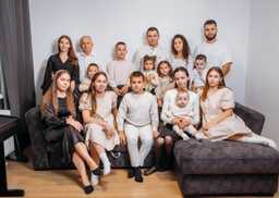 Мать-героиня из Питера родила 13 детей и уже внуков нянчит! 😲