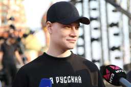 SHAMAN - выступал на концерте в честь Дня российского флага,  дал интервью,  в котором рассказал о своих отношениях с Григорием Лепсом,  упомянул о его  романе с Авророй и  возможности их свадьбы.