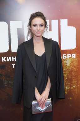 Милославская - снялась в сериале "Чужие деньги" в паре с Максимом Матвеевым. Долгое время избегала постельных сцен в кино, но ради этого проекта сделала исключение.  Рассказала о своих переживаниях по поводу совместной работы с Матвеевым.