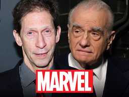 Рейнольдс - вступился за Джейми Ли Кертис после ее критики Marvel.