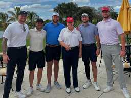 Трамп и Buffalo Bills: гольф, патриотизм и немного предсказаний! 🏌️‍♂️🇺🇸