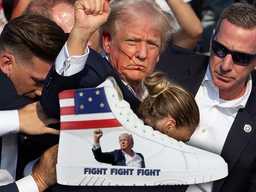 Комператоре - погиб во время покушения на Дональда Трампа