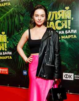 Прилучный - актер, известный по роли в сериале «В клетке», в котором он играл вместе с Верой Панфиловой. Вера опровергла слухи о романе с Прилучным, утверждая, что они просто друзья. 