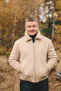 Сычев - рассказал о своей жизни в 90-е, связях с криминалом и съемках в сериалах «Афродеревня» и «Мендельсон».