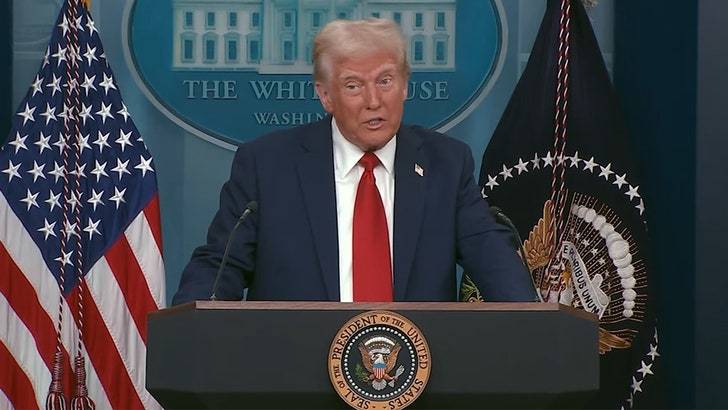 Аллея Рака: Трамп плюнул в лицо больным раком! 🤬 (Фото: 2)