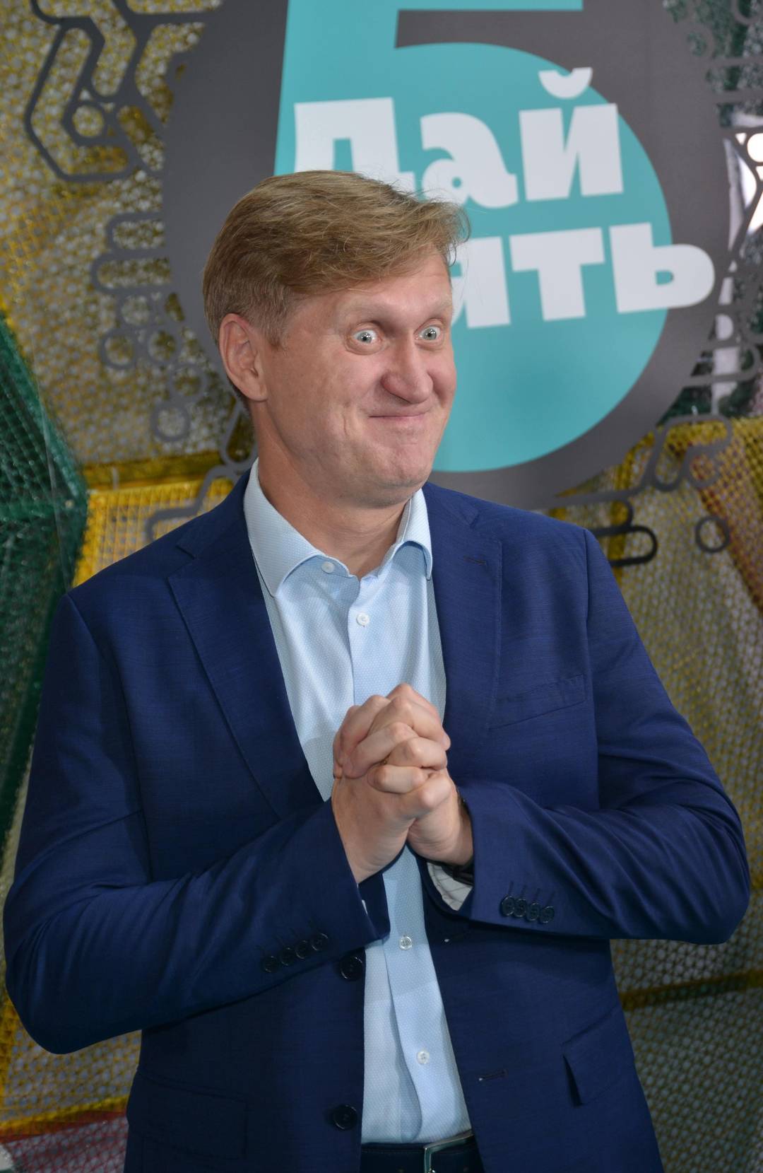 Андрей Рожков устал от роли бабушки! Он хочет играть злодеев! 😱😂 (Фото: 1)