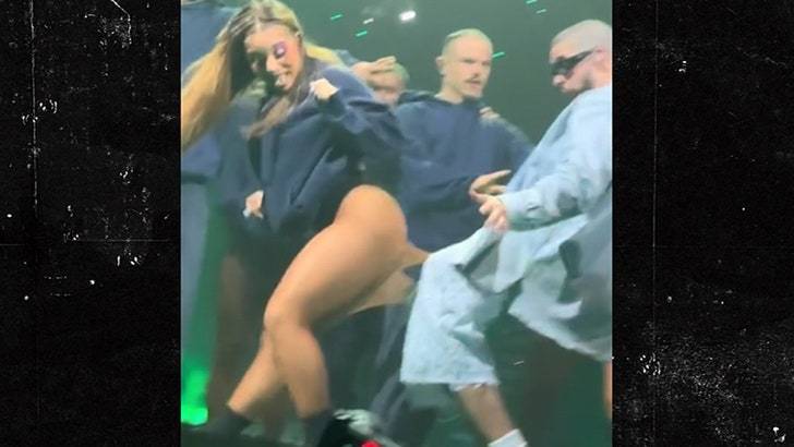 Бад Банни прилип к танцовщице прямо на сцене! 🔥😱 Видео 18+ (Фото: 1)