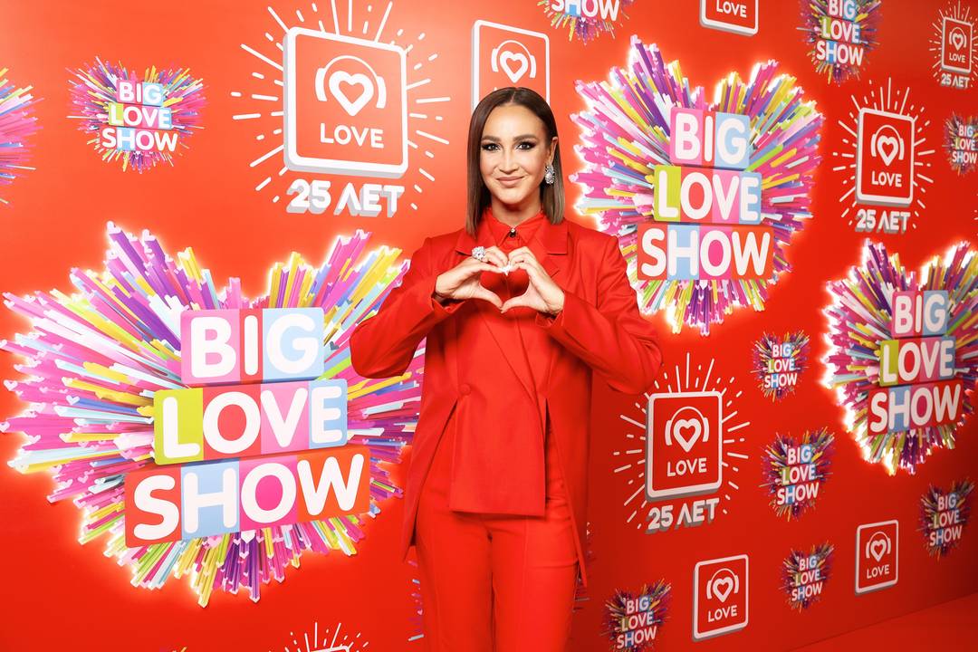 Беременные звезды и фэшн-провалы на Big Love Show 2025! 🤰😱 (Фото: 1)