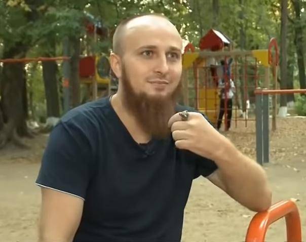 Дочь многоженца Сухова раскрыла правду: жены целуют ему ноги! 😲 (Фото: 1)