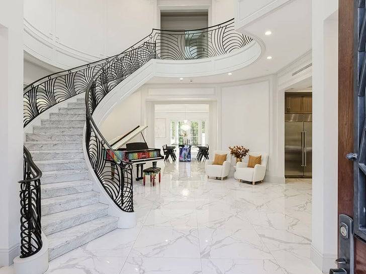 Джоджо Сива сорвала куш, продав свой особняк! 💰💃 (Фото: 1)