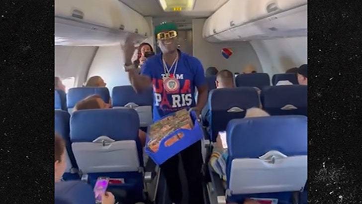 Flavor Flav: От рэпера до стюарда - один перелет! 😂 (Фото: 1)