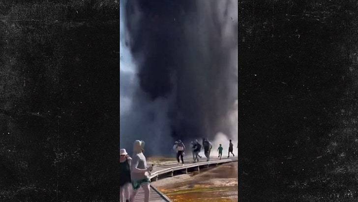 Гейзер в Йеллоустоне чуть не сварил туристов заживо! 😱 (Фото: 1)