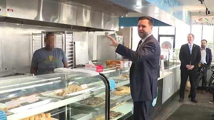 Кандидат в вице-президенты облажался в пончиковой! 😂 (Фото: 1)