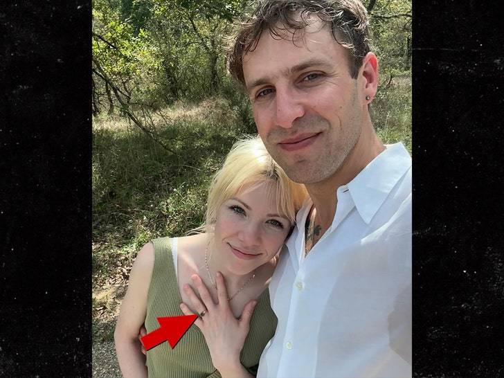 Карли Рэй Джепсен вышла замуж за продюсера! 💍 Фото с помолвки! (Фото: 1)