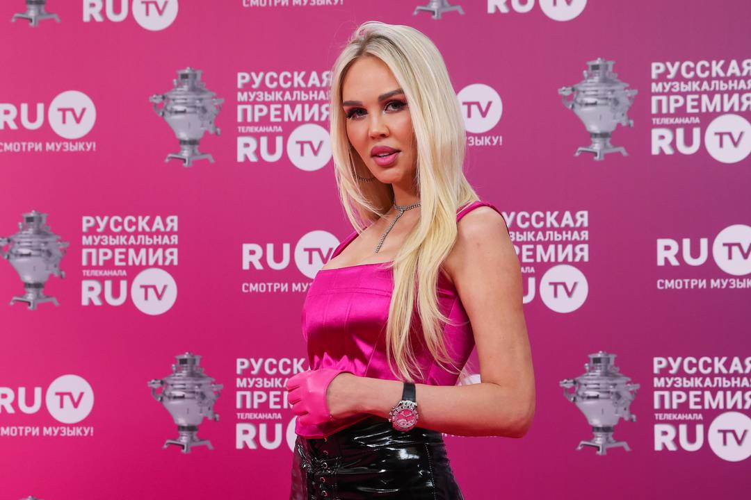 Мария Погребняк: «Лада Дэнс, хватит мучить народ! Иди на пенсию!😂» (Фото: 1)