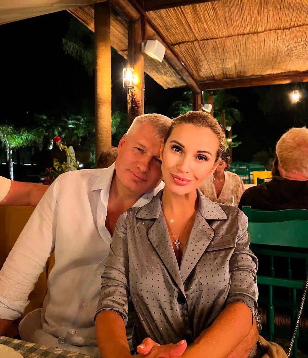 Орлова в ярости! Хейтеры назвали ее мужа дедушкой! 👴😡 (Фото: 1)