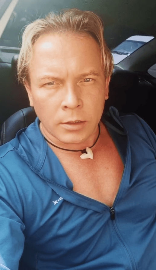 Отец Дани Милохина сбегает из России после поджога дома! 😱 (Фото: 2)
