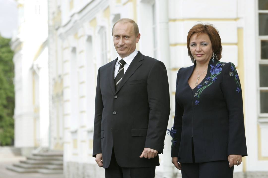 Путин и Людмила:  Секреты развода в театре!  🤫💥 (Фото: 1)