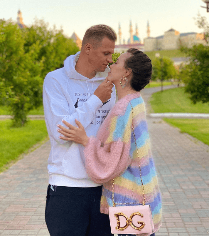 Ромашкина обозвала Костенко обезьяной!😱 А Тарасов молчит...🤫 (Фото: 1)