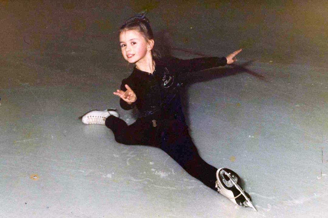 Семенович: от фигурного катания до разбитых сердец! 💔⛸️ (Фото: 2)