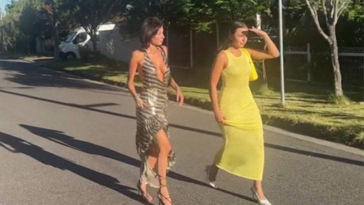 Сестра Бьянки Цензори решила затмить ее голой попой! 🍑 (Фото: 1)