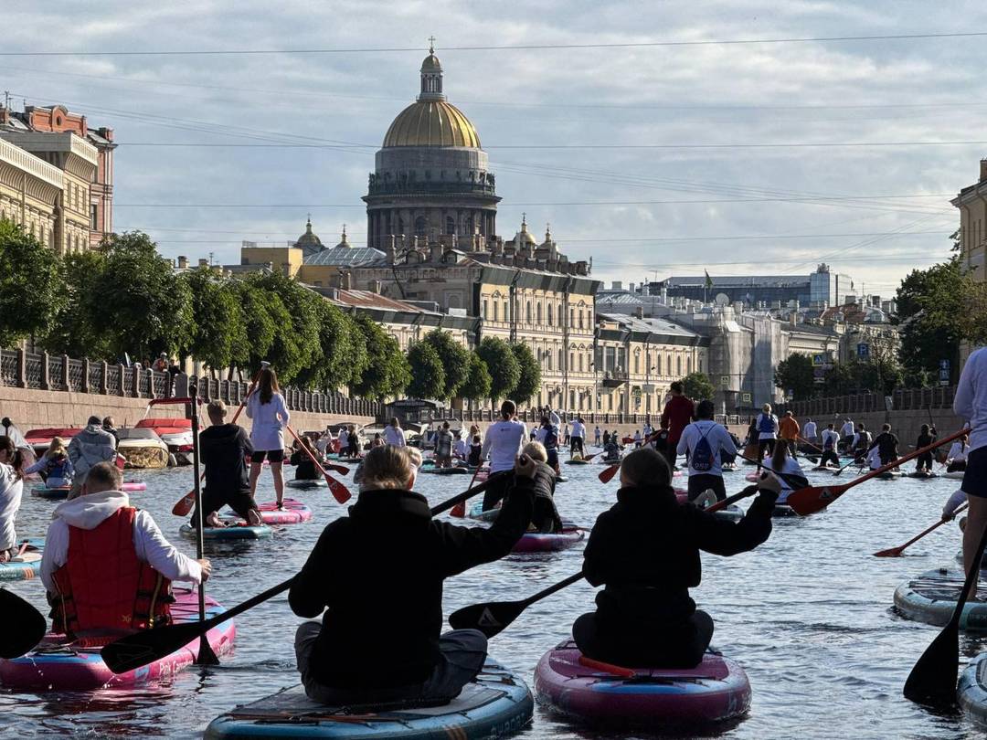 Шкулев Холдинг устроил пьяный SUP-заплыв на ПМЭФ! 🤪 (Фото: 1)