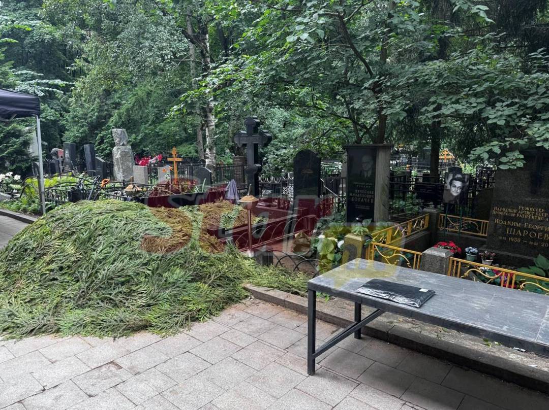 Шок! 😱 Юрия Мороза похоронили в одной могиле с первой женой! 😲 (Фото: 2)