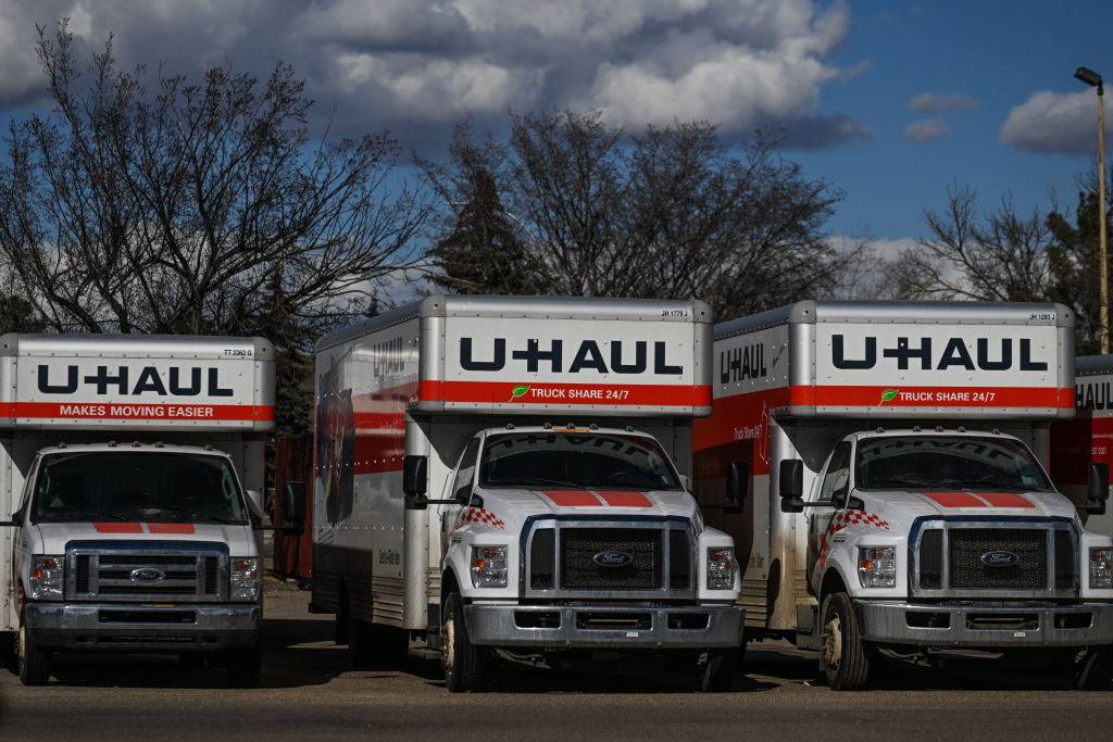 Скандал! U-Haul - официальный перевозчик белых расистов?! 😮 (Фото: 1)