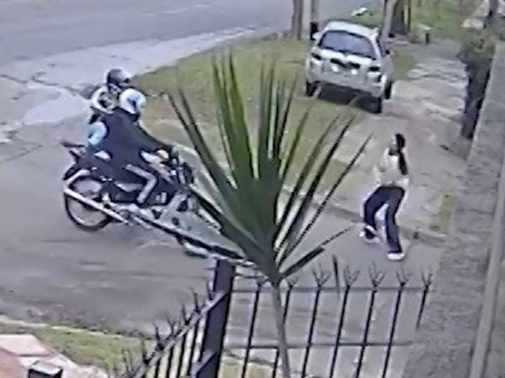 Женщина-полицейский устроила разборки в стиле боевика! 💣 (Фото: 2)