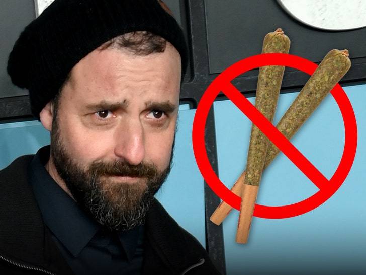 Звезда "Санта-Клауса" чуть не склеил ласты из-за косяка! 🤯 (Фото: 1)