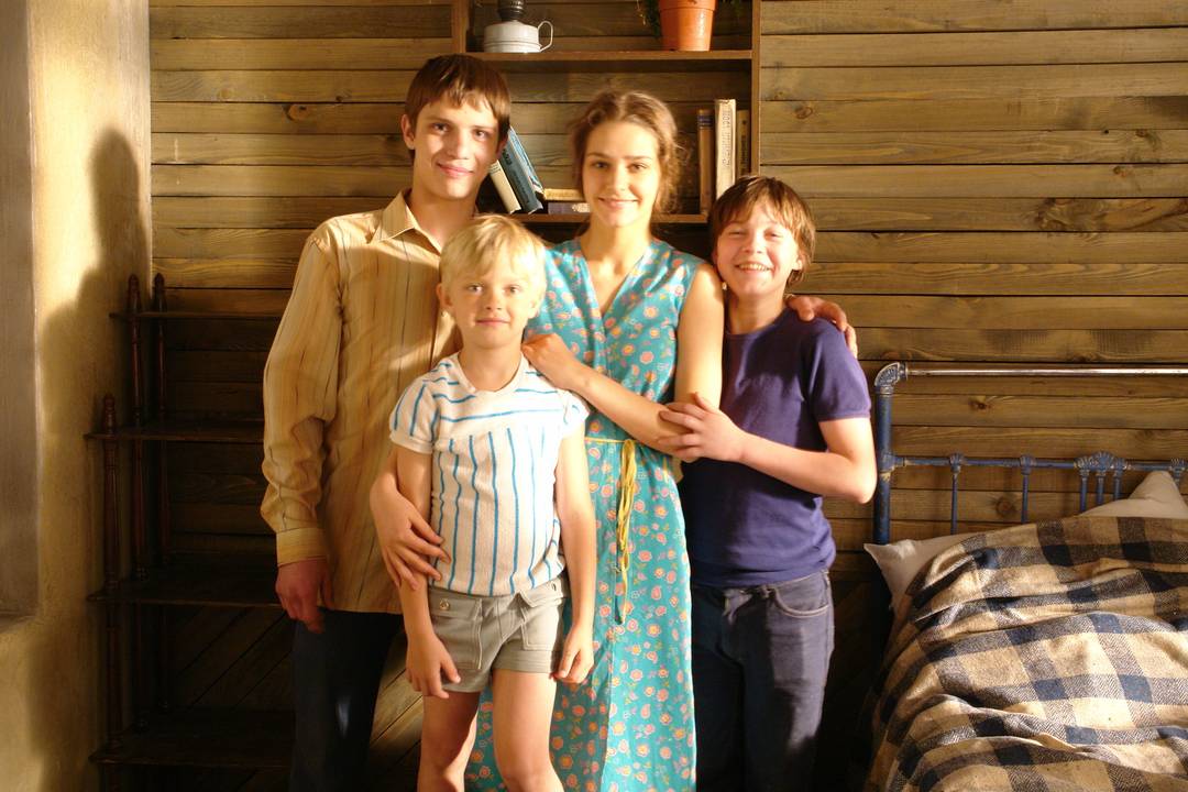 Звезды сериала «Громовы»: Трагедии на экране и в жизни! 😭 (Фото: 1)