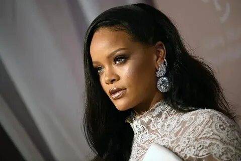 Рианна шокировала публику своим нарядом на показе A$AP Rocky! 😳 (Фото: 2)