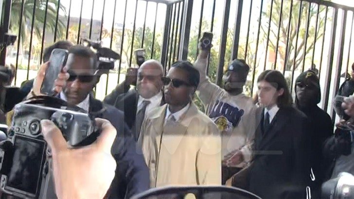 Фото: A$AP Rocky подстрелил друга! 😱 Рэперу грозит 24 года! 💣 - Фото 7