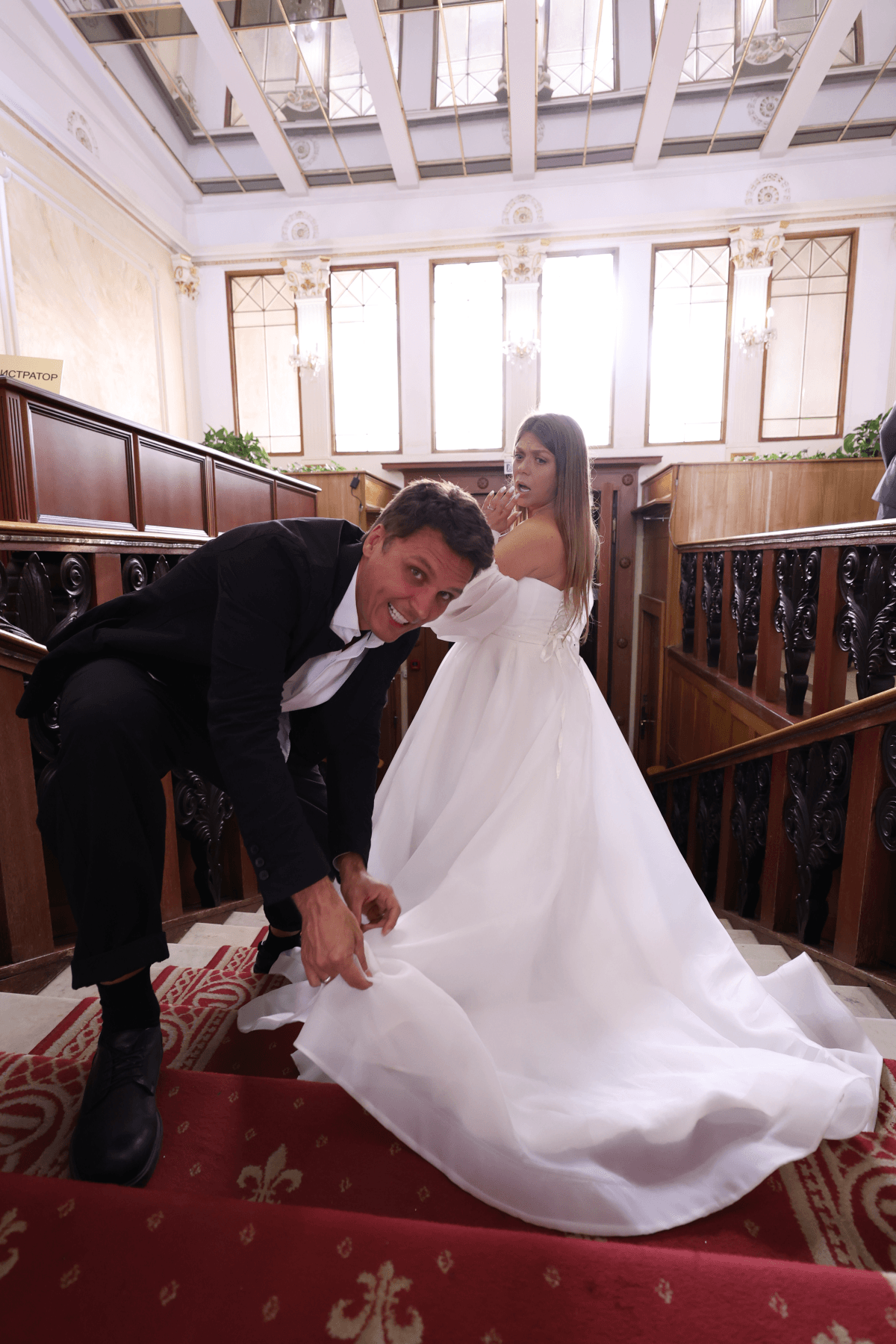 Фото: Акула замуж выскочила! 👰‍♀️🤵‍♂️ Тайная свадьба и композитор в мужьях! 🤫 - Фото 2