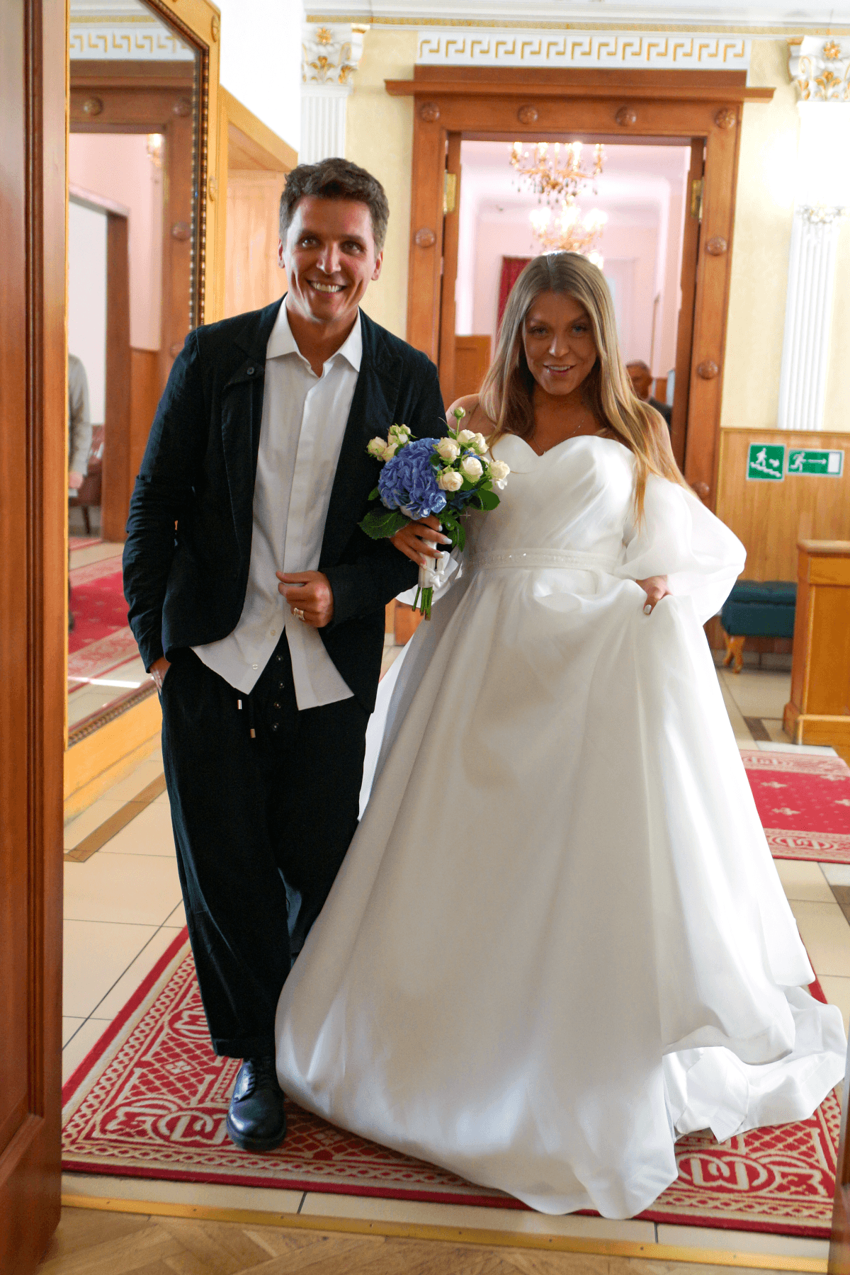 Фото: Акула замуж выскочила! 👰‍♀️🤵‍♂️ Тайная свадьба и композитор в мужьях! 🤫 - Фото 11