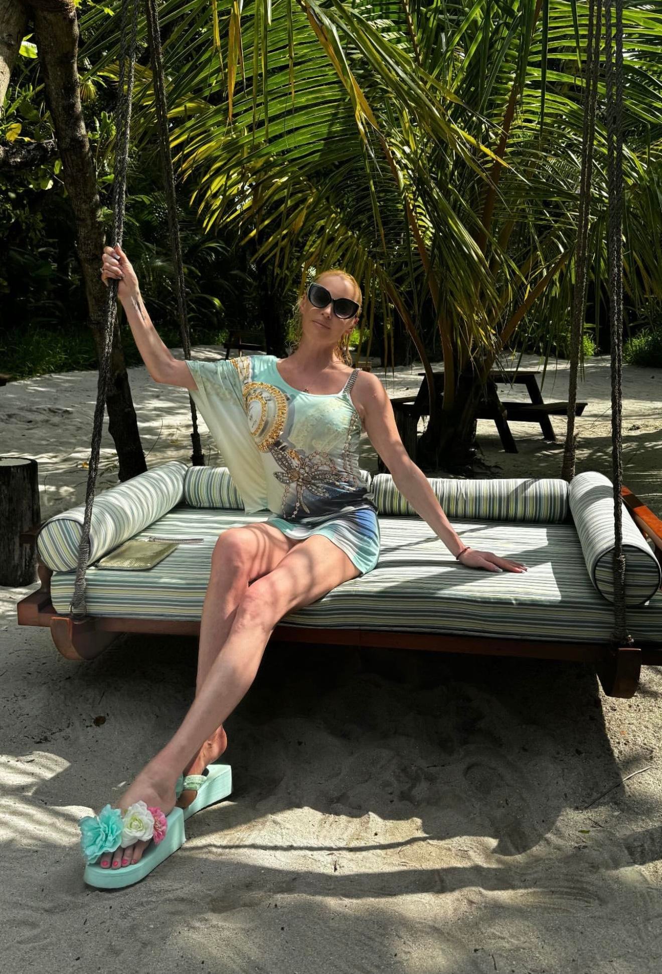 Фото: Анастасия Волочкова зажгла на Мальдивах с молодым танцором! 🏝️🔥 - Фото 11