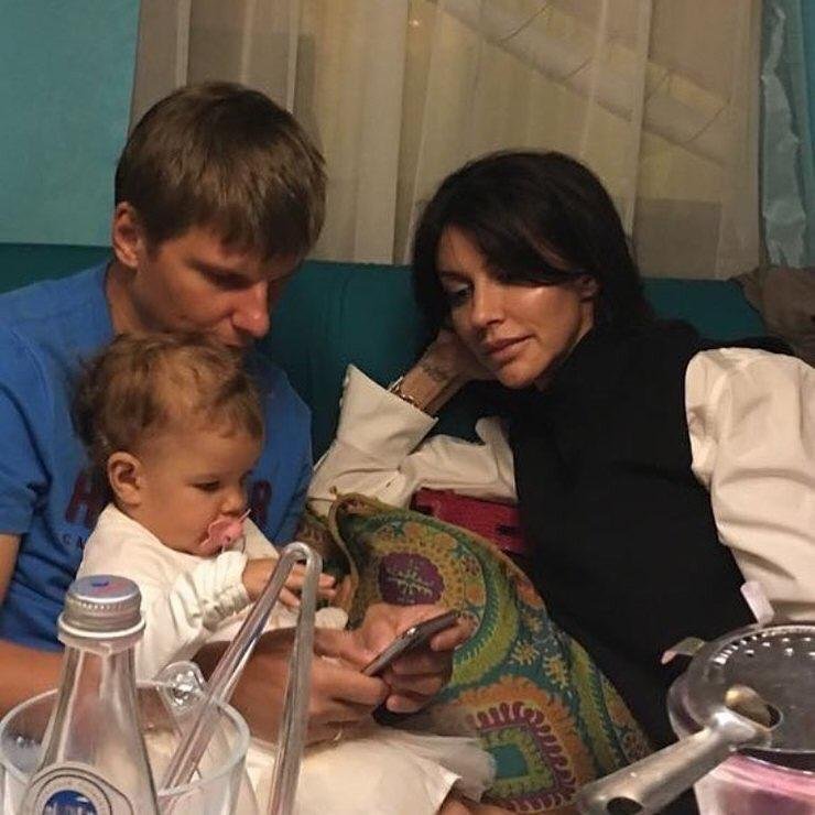 Фото: Аршавин обнял дочку после 5 лет разлуки!  😍 Снова вместе! - Фото 7
