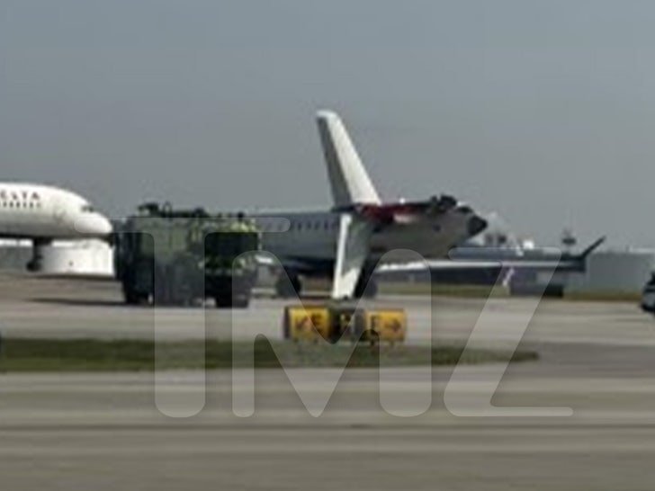 Фото: Авиакатастрофа в Атланте: два самолета Delta столкнулись на взлетно-посадочной полосе! 😱🤯 - Фото 2