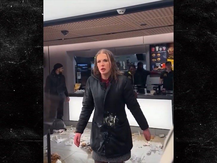 Фото: Битва едой в McDonald's! 🍔🍟🍦 Клиенты и сотрудники устроили погром! - Фото 5