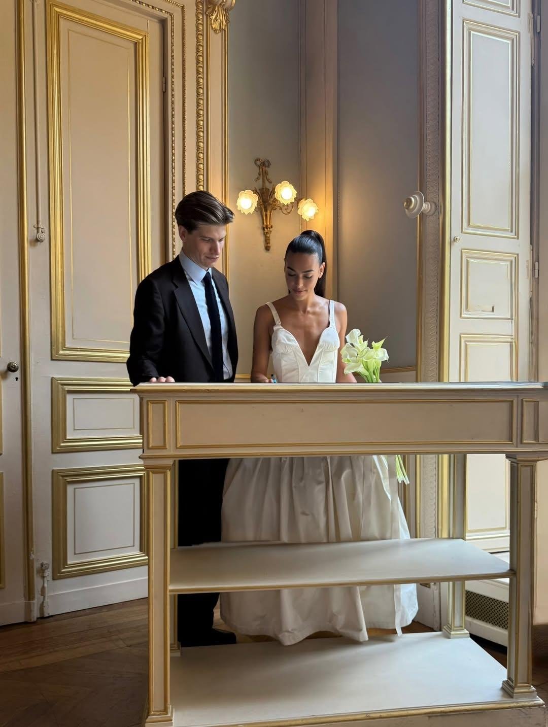 Фото: Брат Роузи Хантингтон-Уайтли женился! 👰‍♀️ Но это еще не все! 🤫 - Фото 2