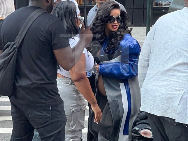 Фото: Cardi B беременна третьим! И это после развода?! 😱 - Фото 3