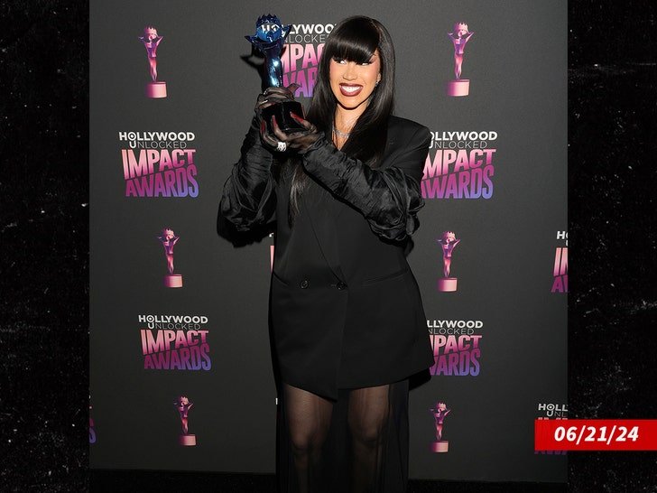 Фото: Cardi B беременна третьим! И это после развода?! 😱 - Фото 4
