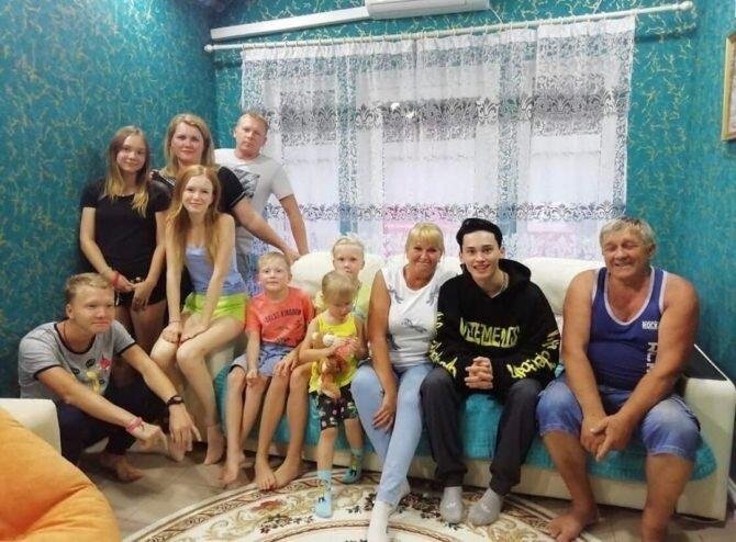 Фото: Даня Милохин: бабушка умерла, а ему хоть бы хны? 💔 - Фото 2