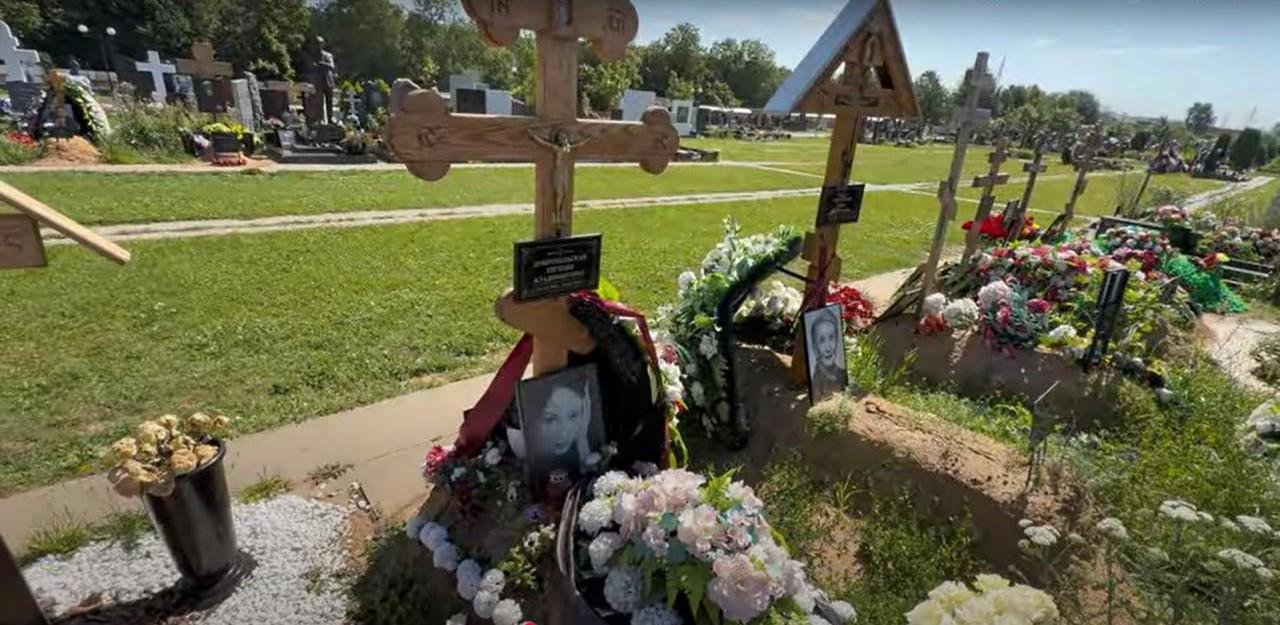 Фото: Дети Добровольской на могиле матери: слезы и упреки от Васильевой! 💔 - Фото 5