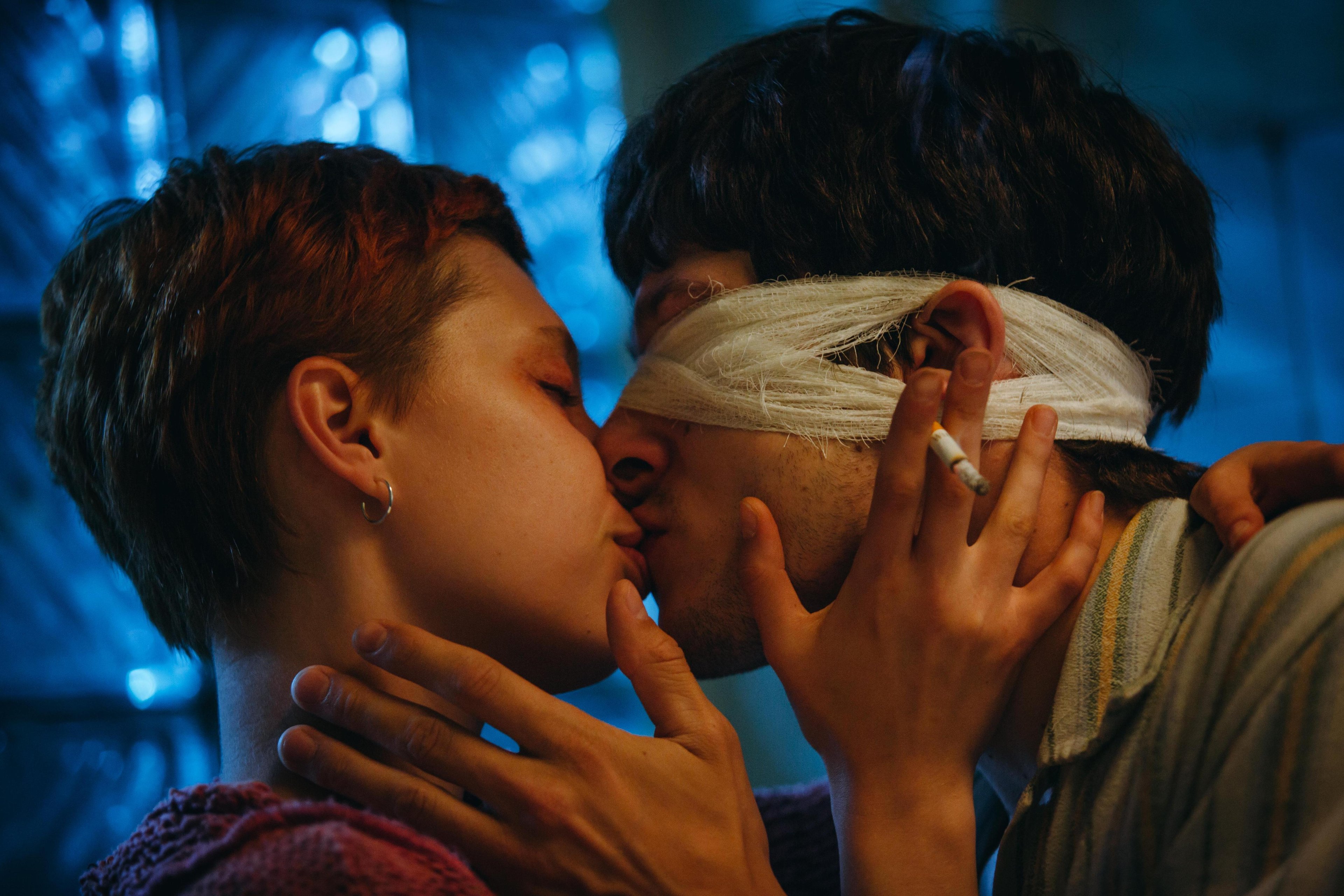 Фото: «Дети перемен»: 90-е в шокирующем сериале! Бандит — оперный певец! 😱 - Фото 5
