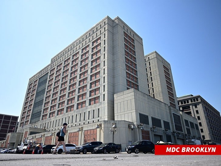 Фото: Дидди с больной коленкой уехал из тюрьмы в больничку! 🏥 - Фото 2