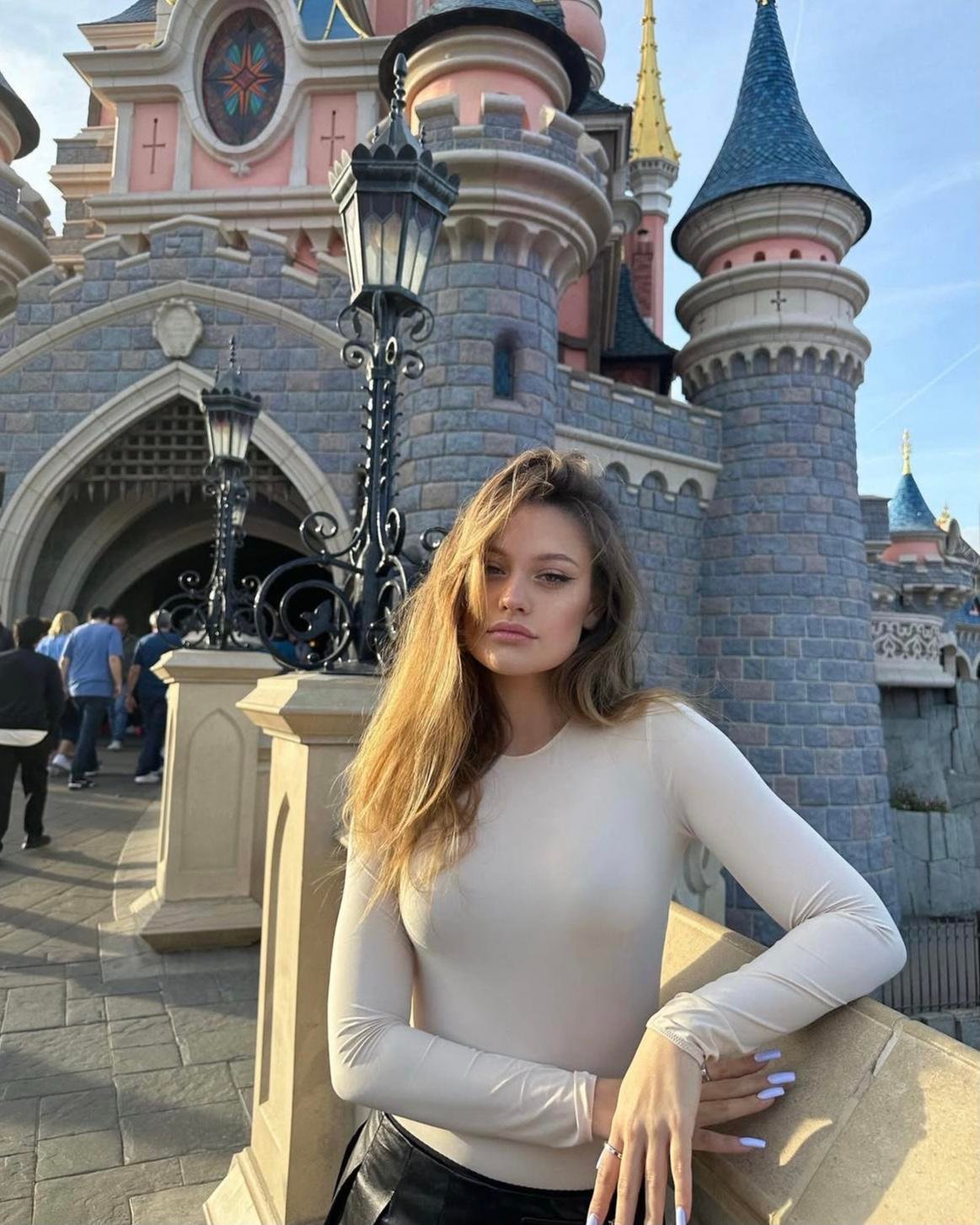 Фото: Дилара забила на мужиков и ушла в монастырь? 😲 - Фото 1