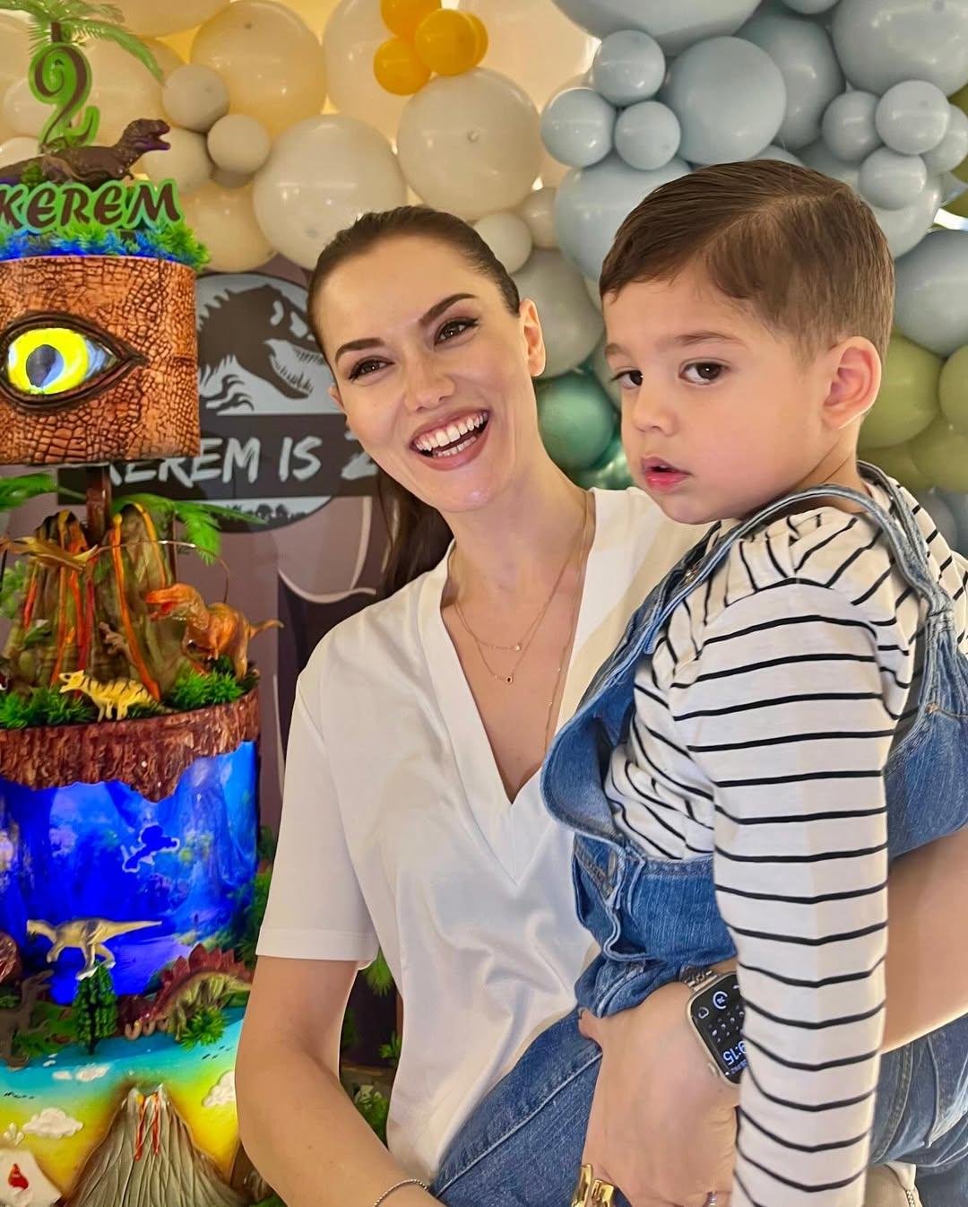 Фото: Дино-вечеринка у сына Бурака Озчивита! Иллюминаты в шоке! 👁️🦖 - Фото 3